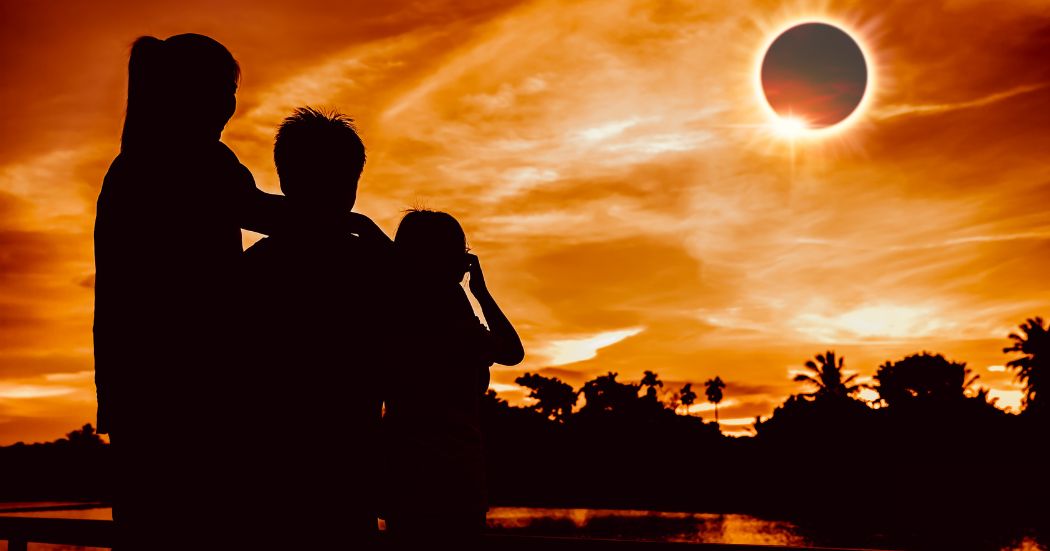 The Total Solar Eclipse and Air Pollution